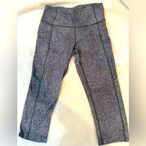 Lulus! Grey capri leggings